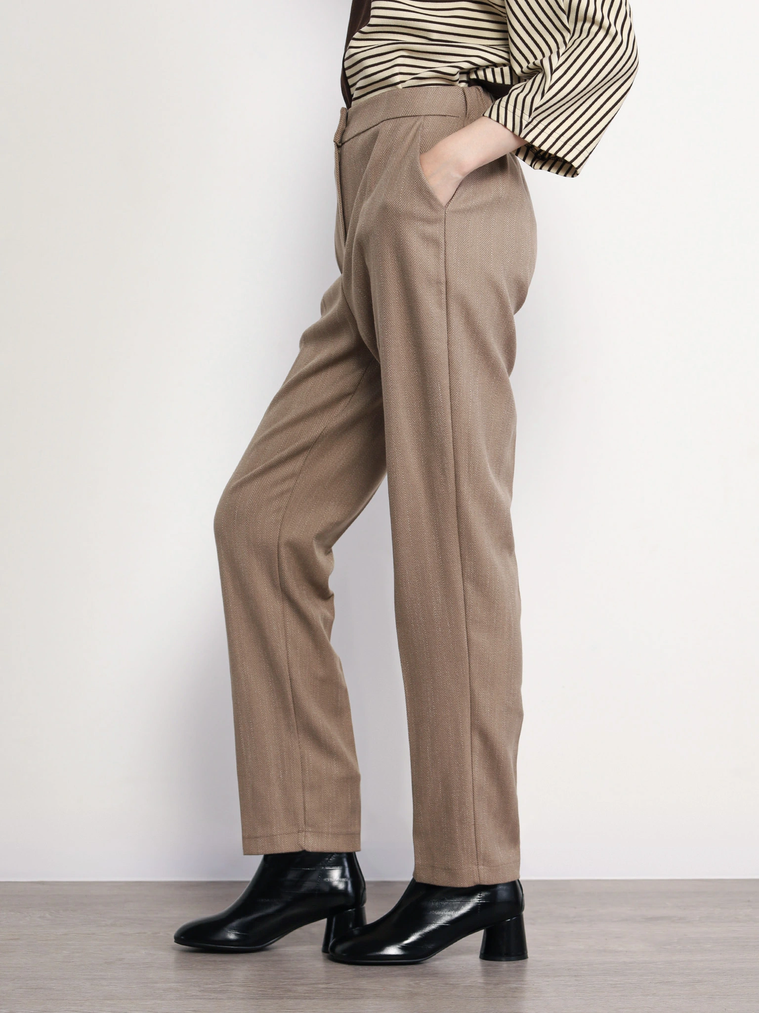 Брюки прямого кроя с эластичным поясом